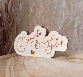 Krabička na prstene Ukrytý sľub z dreva s gravírovaním mien a dátumu svadby