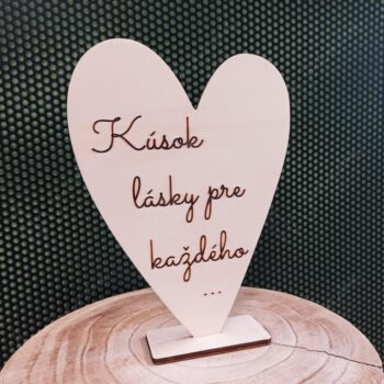 Drevený nápis "Kúsok lásky pre každého" TIRON