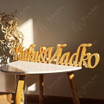 Svadobný nápis na stôl 3D "Mená" zlatý