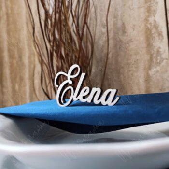 Drevená menovka výrez mena Elena – elegantná dekorácia na svadobný alebo slávnostný stôl, vyrobená z prírodného dreva.