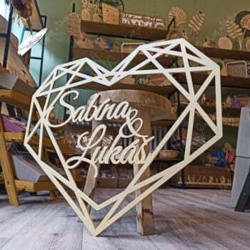 ersonalizované 3D PLA srdce / nápis za manželský stôl — geometrický dekor s menami novomanželov.