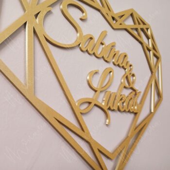 ersonalizované 3D PLA srdce / nápis za manželský stôl — geometrický dekor s menami novomanželov.