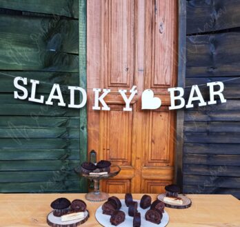 Girlanda SLADKÝ BAR so srdiečkom – rustikálna dekorácia na svadby a oslavy.