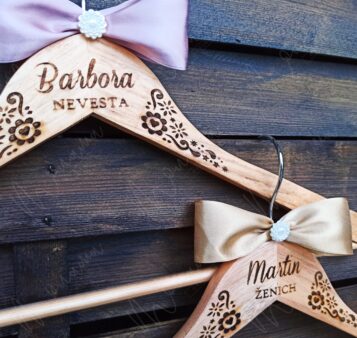 Svadobné vešiaky EMILY I.