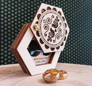 Krabička na obrúčky s machom AVA