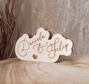 Krabička na prstene Ukrytý sľub z dreva s gravírovaním mien a dátumu svadby