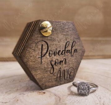 Krabička na zásnubný prsteň s machom GRATE