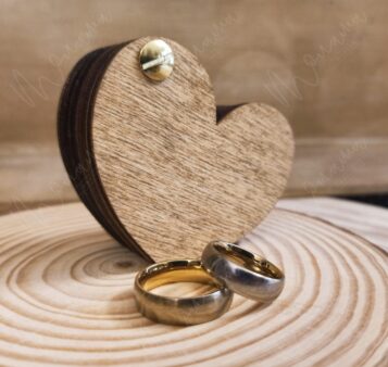 Drevená krabička na obrúčky s machom LUCIE